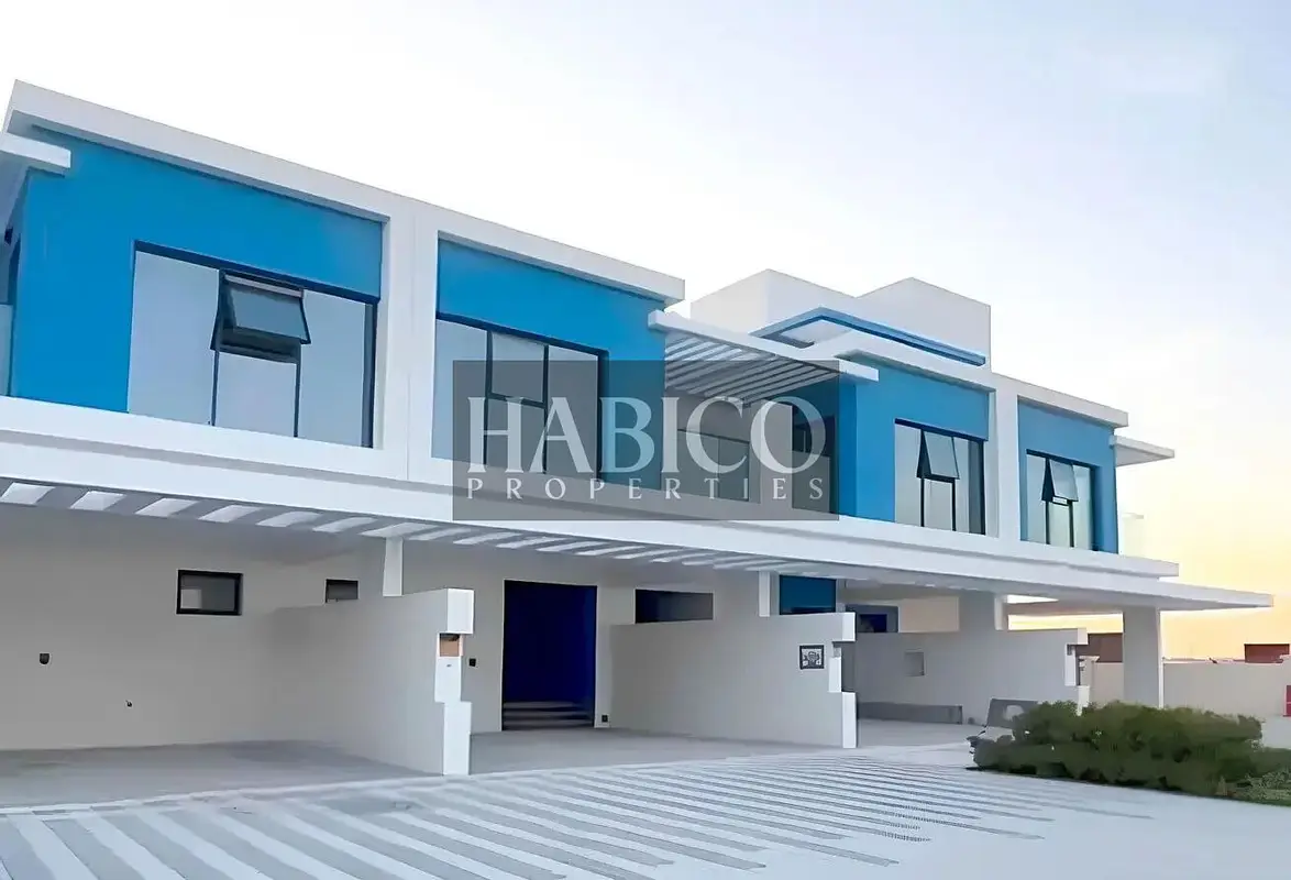 4 Bedroom Townhouse for Sale in Santorini